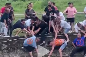成都多位市民跳水救人获表彰 还有一名“蓝短裤大哥”在寻找中图片