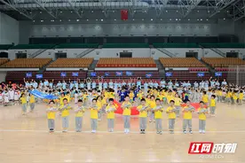 行走机器人、宇宙航行、太空漫步，亲子运动会搭配有趣科技游戏图片