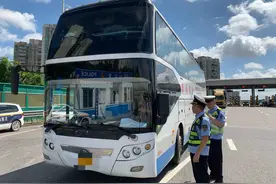 “春雷”行动 广东查处客车违法违规行为30449宗图片