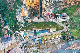 乘着“空中校车”去上学图片