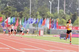 三金收官！南华大学拿下全国大学生田径锦标赛女子4*400米接力赛冠军图片