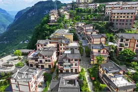 湖北巴东：悬崖民宿入画来图片