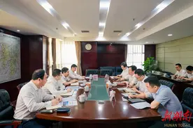 罗卫华会见中建四局党委书记、董事长易文权一行图片