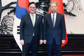 赵乐际同韩国国会议长禹元植举行会谈图片