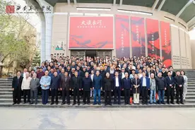“大漠长河"李青丝绸之路艺术作品展在西安开幕图片