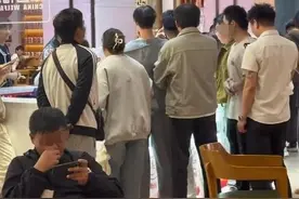 俩小伙买刮刮乐中百万大奖，室友：均是健身教练，已恢复工作图片