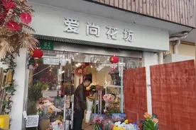 花市迎来销售热潮，“乌梅子酱”“卡布奇诺”等花色玫瑰成“新宠”图片