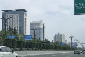 洛阳：不招标不备案广告登上指示牌 广告公司服务一条龙图片