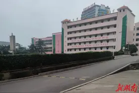 隆回一中实行人车分流确保平安校园建设图片