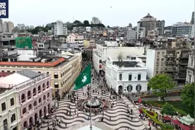 便民利企出入境新政实施 首个“琴澳旅游团”抵澳图片
