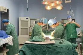 孕妇子宫破裂险丧命，孝感市中心医院全力抢救保平安图片