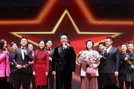 阎维文携“男团”再次登陆北京音乐厅，唱响“永远的小白杨”图片