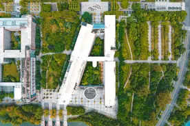 城事｜“二维世界”的成都：摄影师发现楼顶的26个字母图片