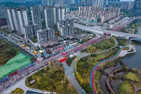 2024广安马拉松赛鸣枪起跑 1．5万跑者用脚步丈量活力賨城图片