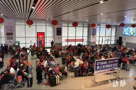 贵州六盘水：开出首趟“点对点”务工专列图片