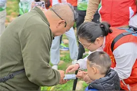 中建八局华南投资公司开展巡河护河志愿服务图片