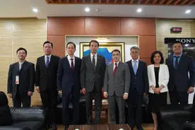 何炜履新中国驻越南大使，抵达河内机场后发表讲话图片