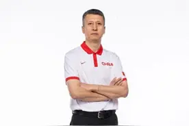 郭士强正式担任中国男篮主帅，此前11场热身赛，战绩1胜10负图片