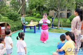 长沙9岁女孩自学“打杯子”绝活，花鼓戏里唱安全图片