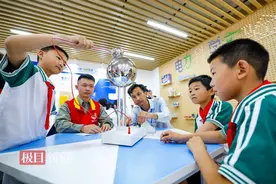 最炫酷的六一礼物！国网武汉供电为留守儿童学校建起电力科学实验室图片