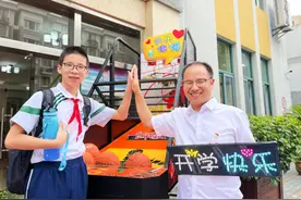 如何帮助学生缓解开学焦虑？这所中学派出“投篮机”拦截烦恼图片