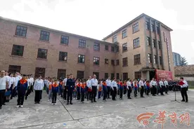 空间站搭载过的国旗在这里冉冉升起图片