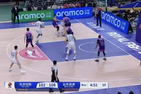 战报|克里斯29分、高诗岩遭驱逐，山东118:114四杀北控图片
