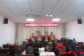 潍坊潍城：迎老兵送新兵 薪火相传助强军图片