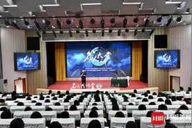 王仁湘教授妙解古蜀文明：“三星堆人” 用青铜和玉石“铸写”立体神话｜名人大讲堂图片