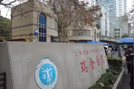 74岁老人四肢麻木难以行动，高效诊治解除家人烦恼图片