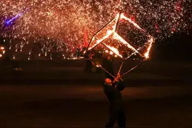 开封王家打铁花：一年演出超1500场，人均年收入约8万图片