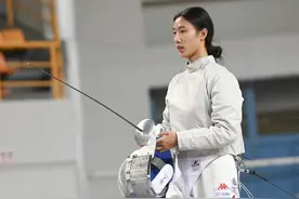 中国女佩斩获击剑世界杯团体冠军，湖北姑娘饶雪怡上演关键逆转图片