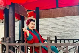 月老手下的销冠！大宋武侠城景区“王婆说媒”爆火图片