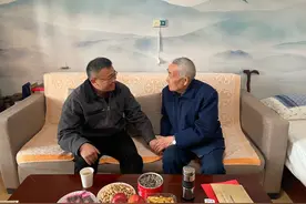 向荣看望慰问老干部困难职工图片