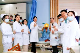 河北男子肿瘤转移致瘫痪在床，武汉医生量身定制方案助其绝处逢生图片