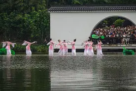 桂风壮韵“三月三” 游客乐享嘉年华图片