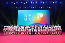 长春大学残障师生展露艺术风采图片