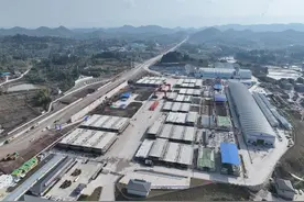 成达万高铁新建站房开工！记者探访施工一线：全线施工进程过半图片