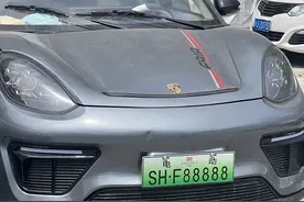 车牌88888！“法拉利”老头乐上路行驶 车主被拘留图片
