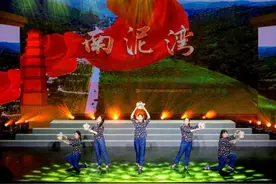 上海民办高校师生齐聚一堂歌唱祖国迎国庆图片