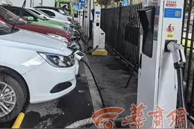 30项为民实事|探访未央区朱宏路桥下超级充电站 司机大赞：可以边充电边洗车图片