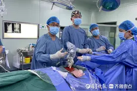难受，腰疼了十几年！神奇，医生1厘米小切口手术把病治好了！图片