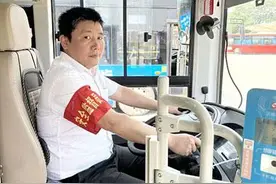 8万余元失而复得 失主罗大爷称赞司机是“南昌公交的骄傲”图片