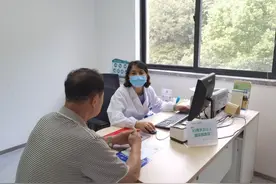 健康小站丨血糖指标突然飙到30！是社区医生在关键时刻救了他图片