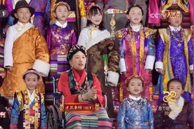 88岁的她坐轮椅出现在春晚，全场泪目！图片