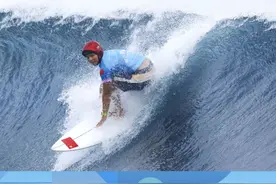 奥运多巴胺｜从大凉山“冲进”奥运会，15岁女孩杨思琪创造中国冲浪历史图片