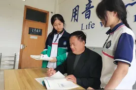 北镇中学教师付玉民：爱诗词的数学老师 40载炼就温柔的“老黄忠”图片