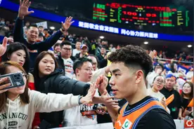 动力图｜上海男篮补赛告捷，取得主场12连胜图片