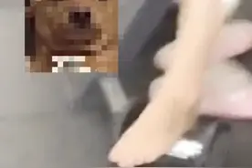 大妈居然在健身房里脚踩哑铃，有人怒斥：太恶心！图片