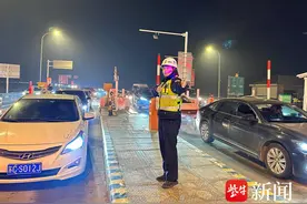 “00后”高速新警的第一个“春节岗”：不时有警情，沿途看烟花图片